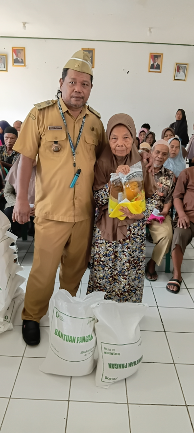 PENYALURAN BANTUAN PANGAN DI DESA GALUH KEC. BOJONGSARI KAB. PURBALINGA